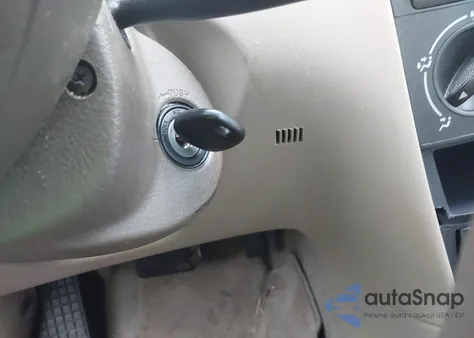 2005 Toyota Corolla Ce из США, поврежденный, VIN 2T1BR32E85C332371